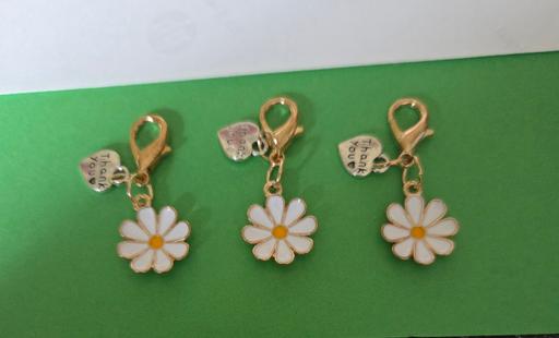  — 3 X DAISY / THANKYOU CLIPS