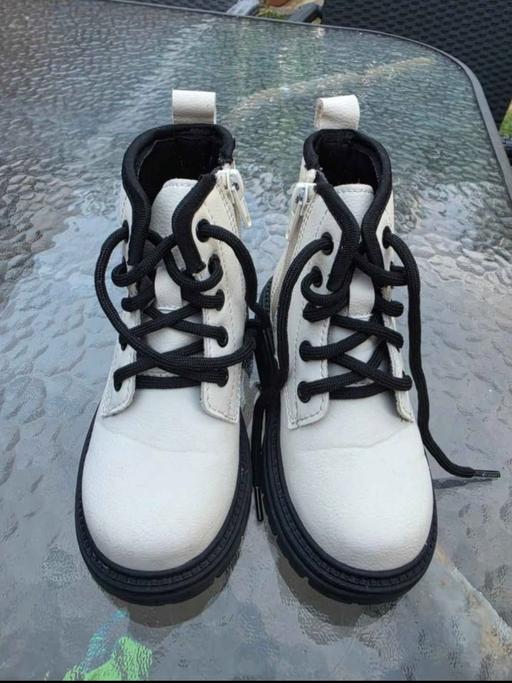  — girls boots