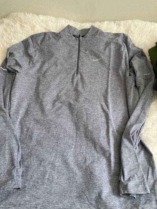  — Men’s Nike top