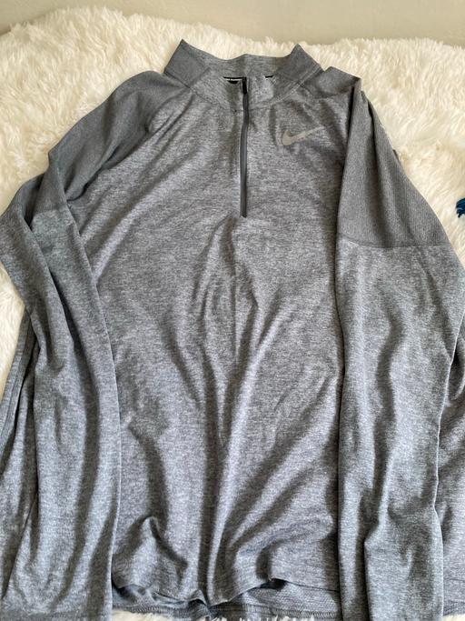  — Men’s Nike top