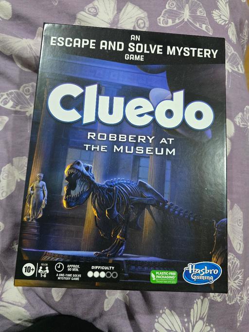 — NEW Cluedo game Robbery at the museum