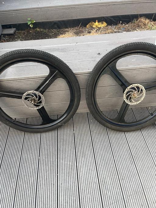  — Bike wheels adult