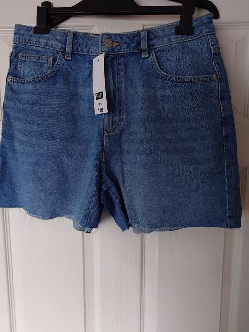  — Women's denim shorts size 14