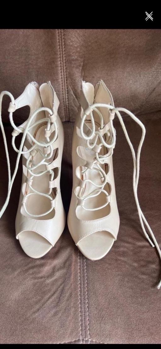  — Stilettos Size 4