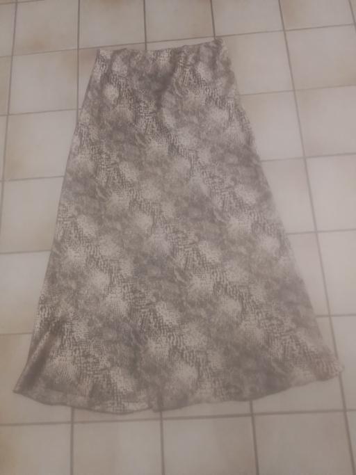  — LADIES NEW SKIRT NO TAG