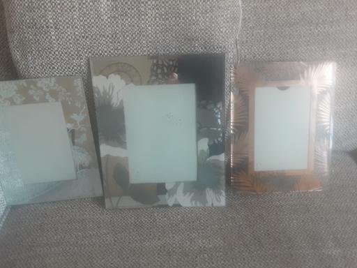  — Bundle of photo frames
