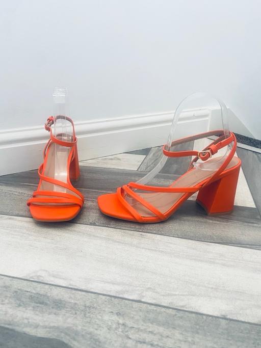 — (5) NEW LOOK BLOCK SANDALS