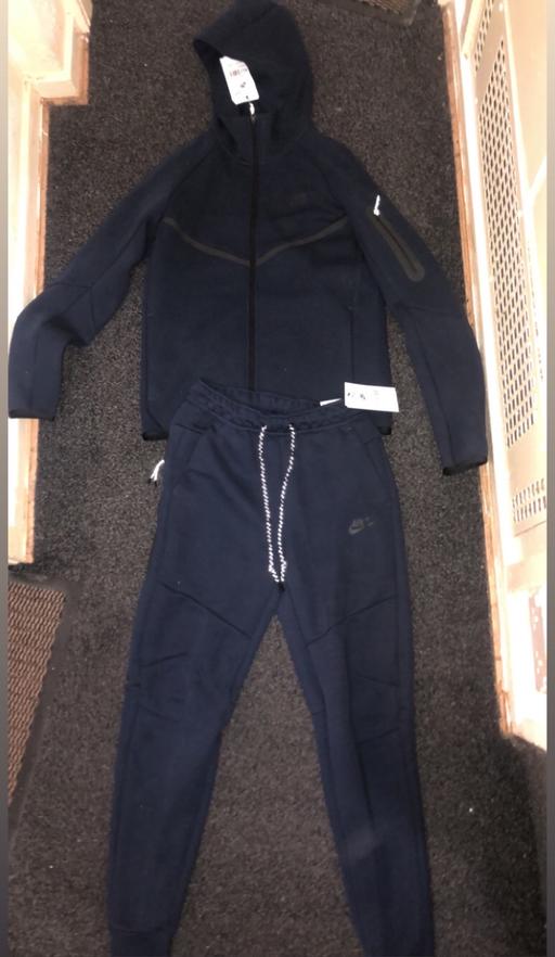  — Nike tech fleece