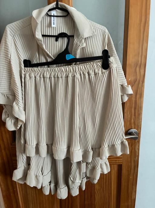  — Ruffle short set