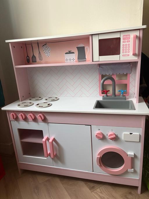  — Toy kitchen