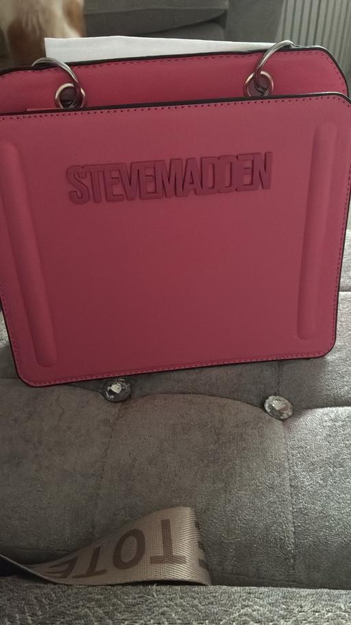  — Woman’s bag