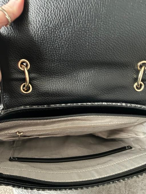  — Hand bag