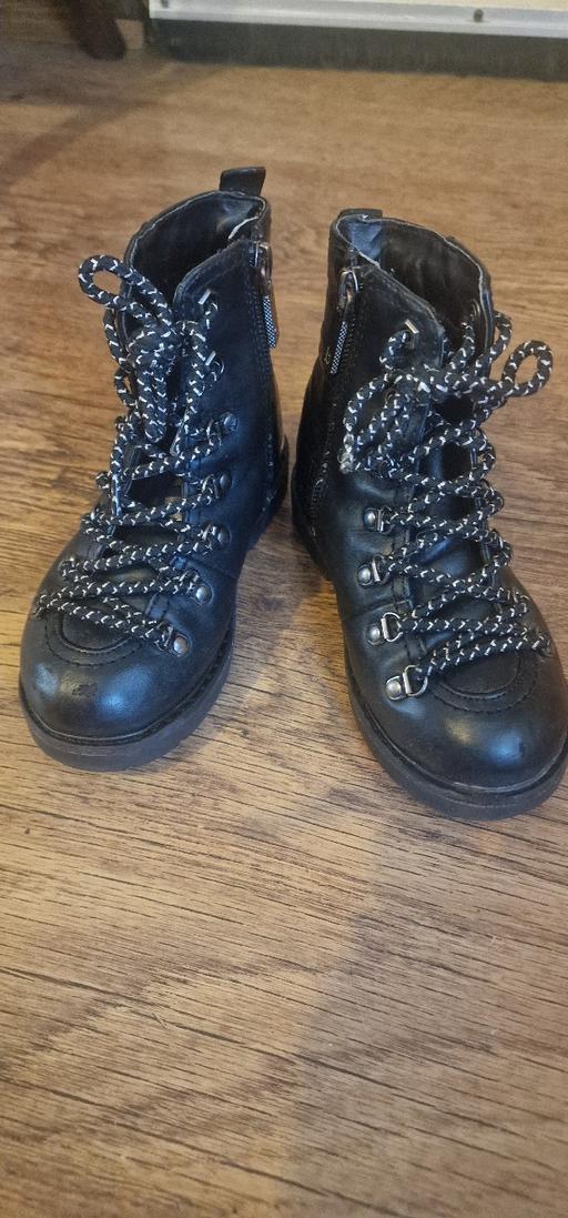  — Ted Baker boots