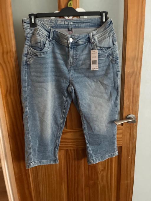  — Flared cropped jeans