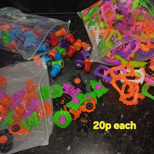  — halloween party favours new