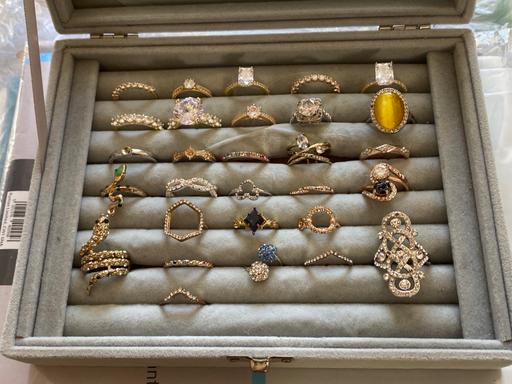  — 30x 9ct gold plate & unmarked sliver rings