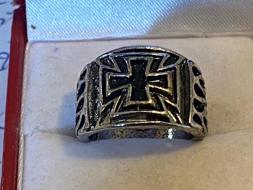  — unmarked silver knights Templar ring.