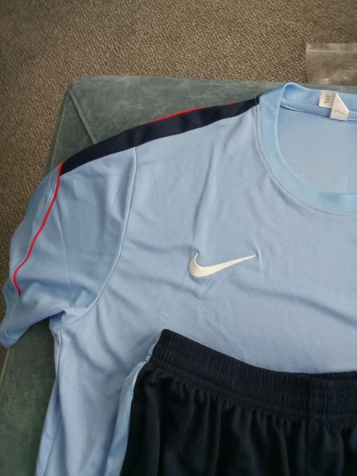  — England shirt and shorts set