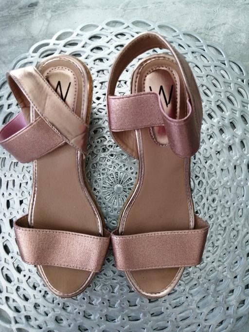 — ladies think size *4*