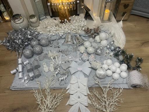  — Xmas tree decorations