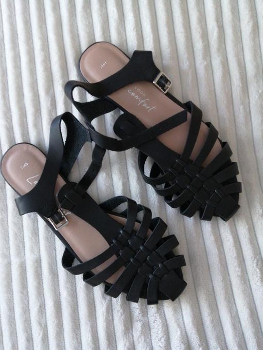  — ladies size *7*