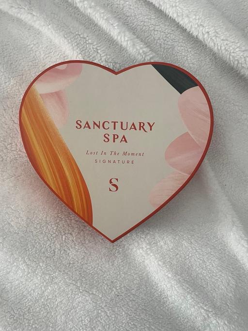  — Gift set