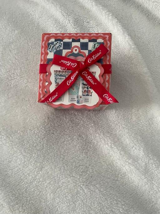  — Gift set