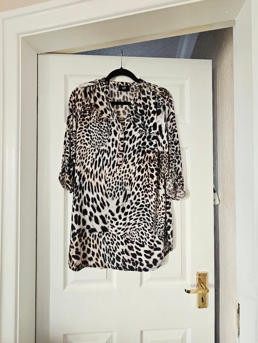  — Wallis animal pattern top, size 16..like new.