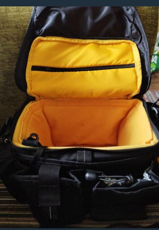  — Black Camera Bag / Messenger Bag – Good Condi