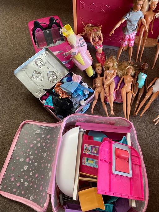  — Barbie Playhouse and Accessories