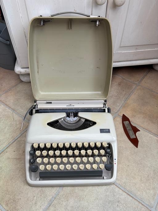  — Adler Tippa typewriter