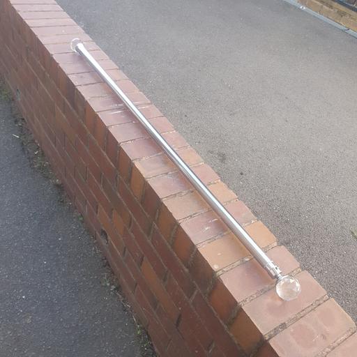  — Crystal Ended Curtain Rail, 4ft Extend To 8ft