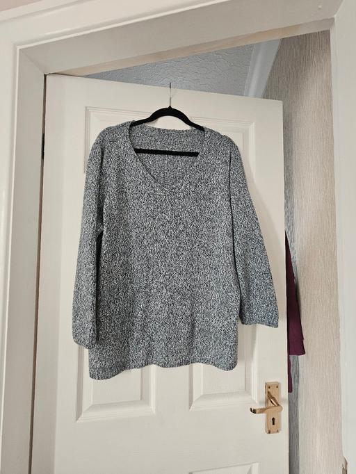  — Ladies patterned jumper, size 18.