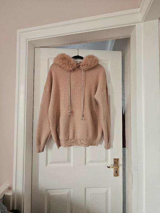  — Lovely winter top, size 16/18.