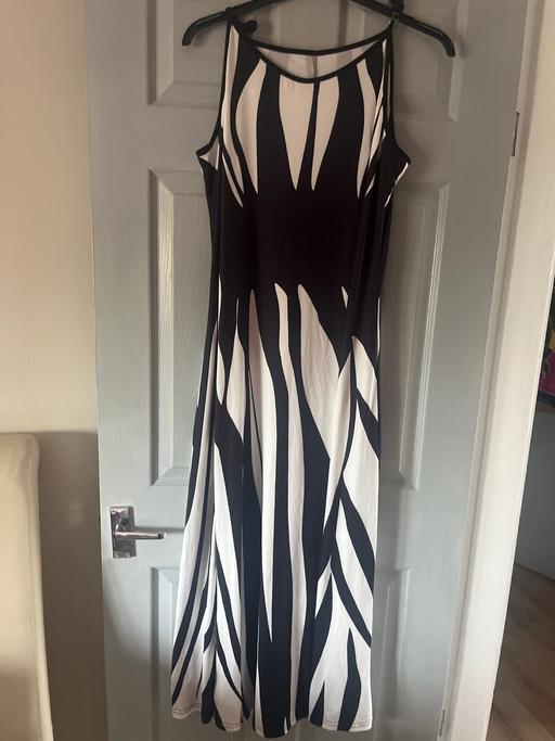  — Dress size 22/24