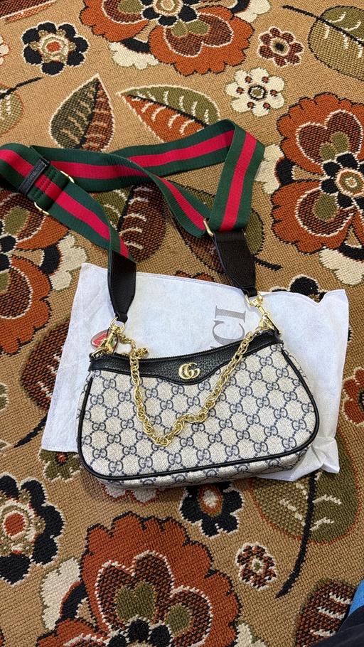  — Shoulder bag for sale