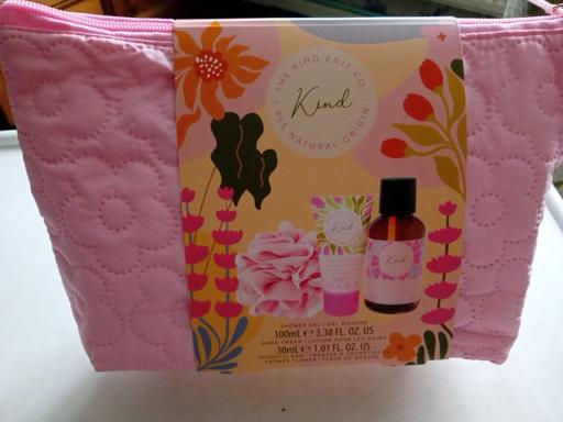  — brand new ladies gift set bag