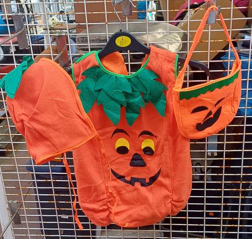 — childrens pumpkin outfit. new 110cm
