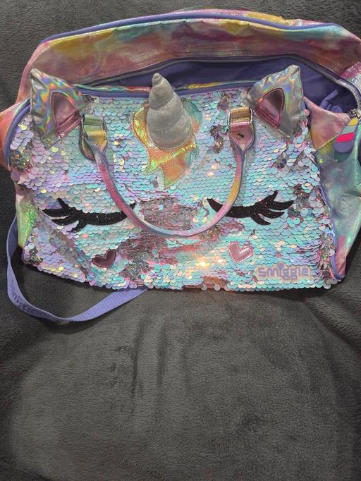  — Large unicorn smiggle travel bag.