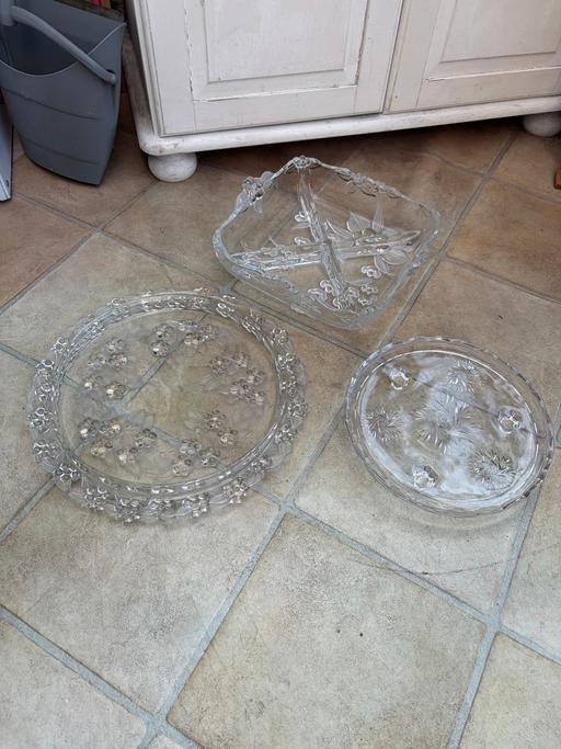  — Glass serving items