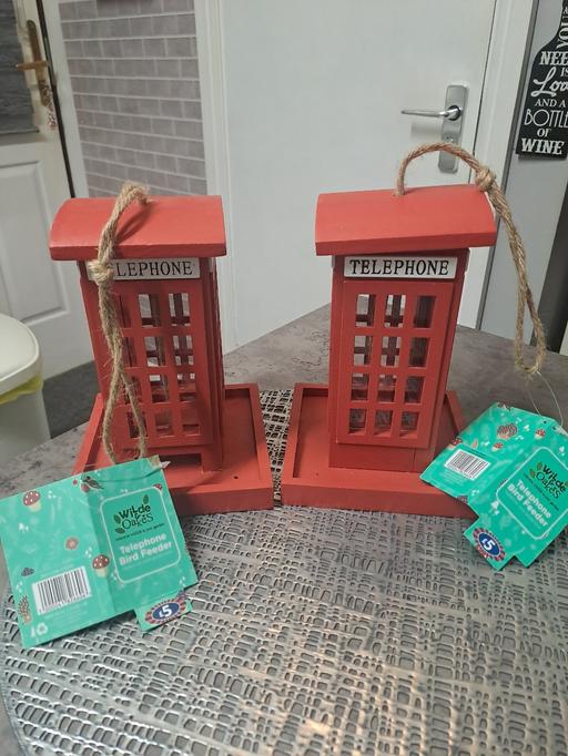 — 2x bird feeders