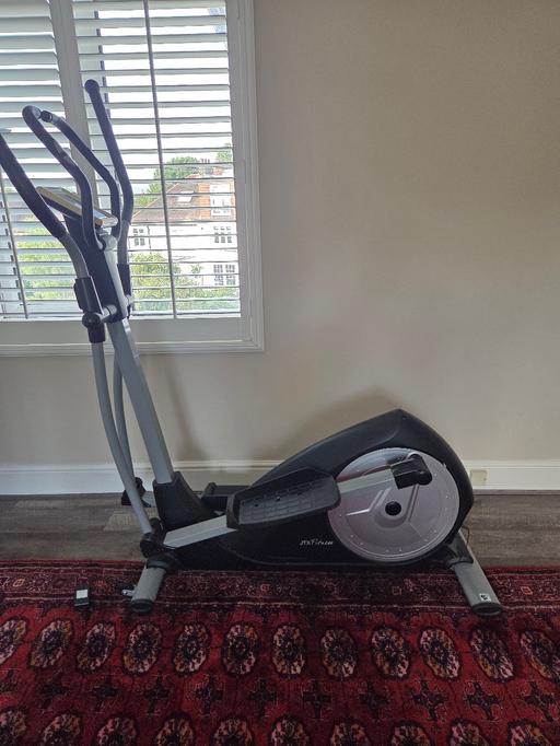  — Cross trainer