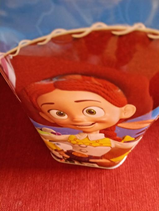  — toy story 5 unused Pop corn tin comes with a