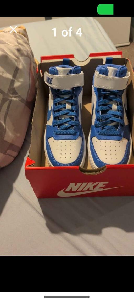  — Nike trainers size 4.5