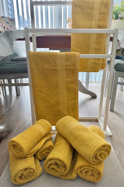 — Bath towels & rack