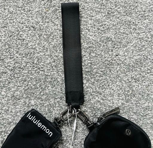  — Lululemon dual pouch