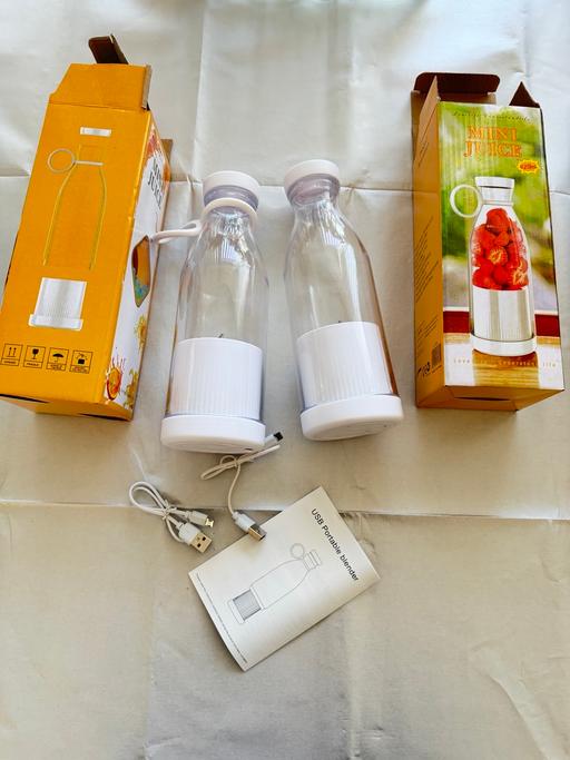  — Portable on the go mixer jug x 2