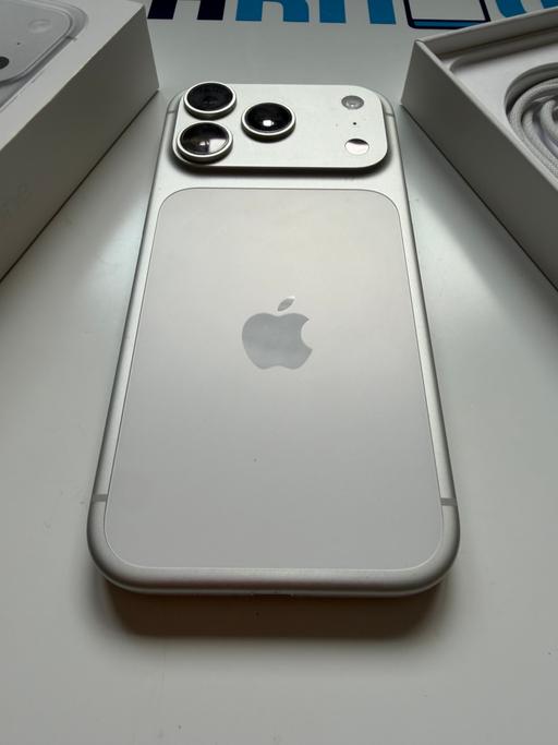  — Apple iPhone 17 Pro 256GB unlocked silver