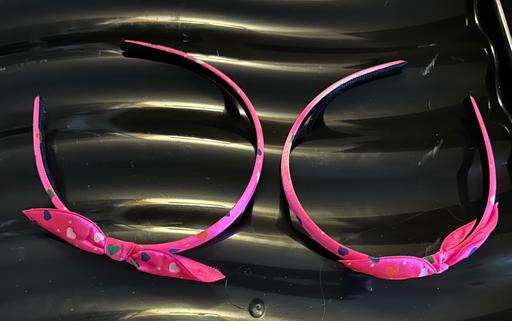  — 2 hairbands