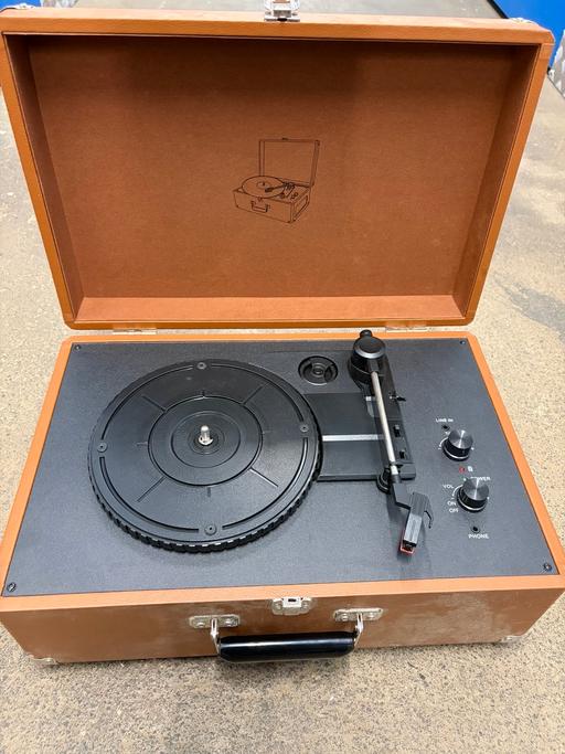  — Vinyl record player turntable